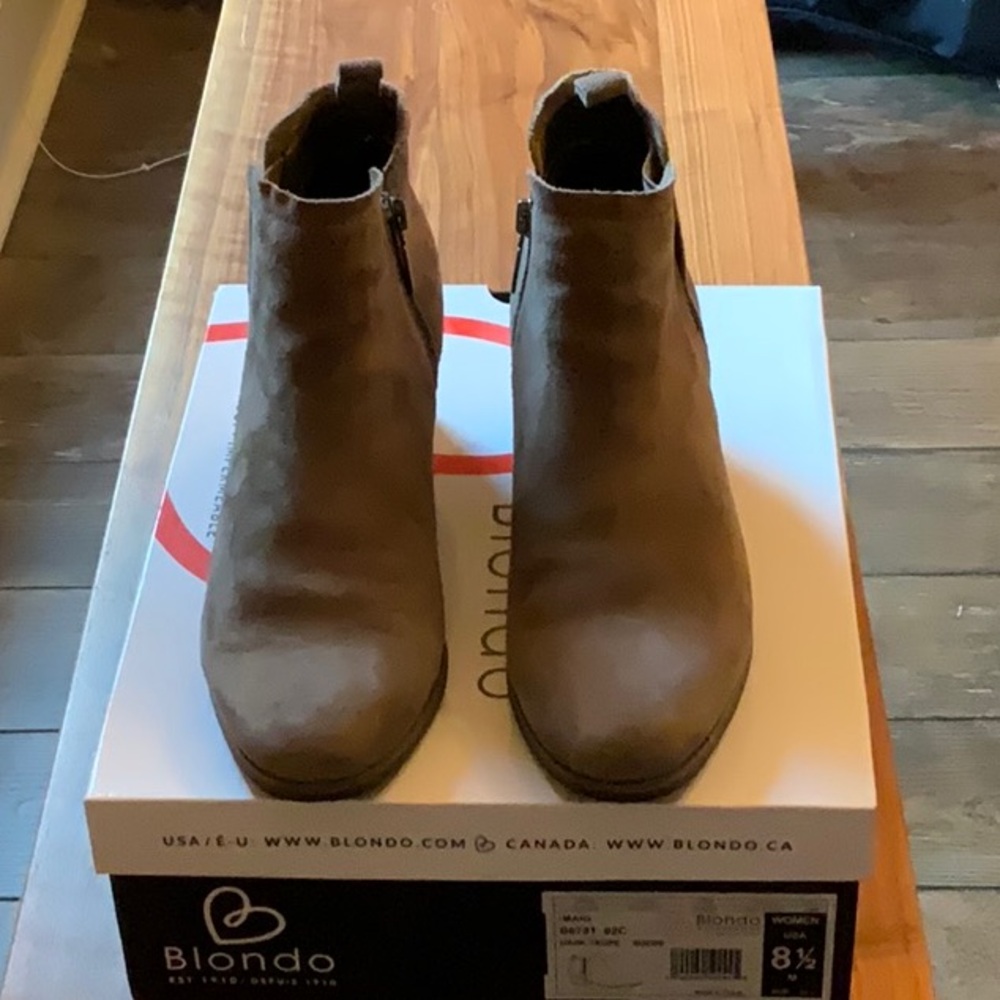 Blondo Imani Waterproof zip ankle boots Size 8 1/2